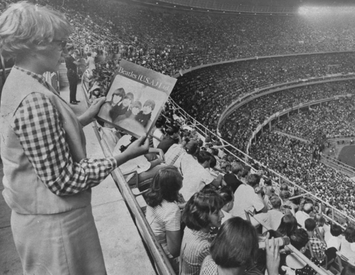 beatles at shea stadium - Beatles Ius.Ag